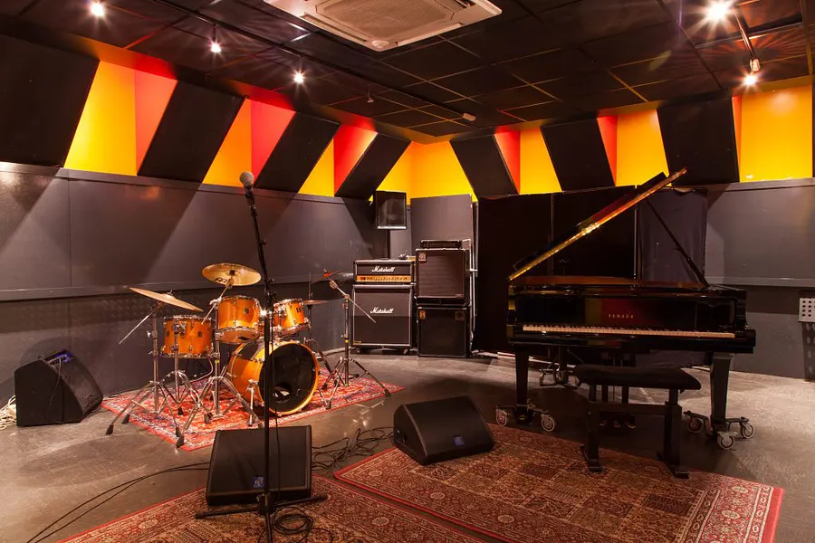  Bienvenue Les Studios La Caisse Claire